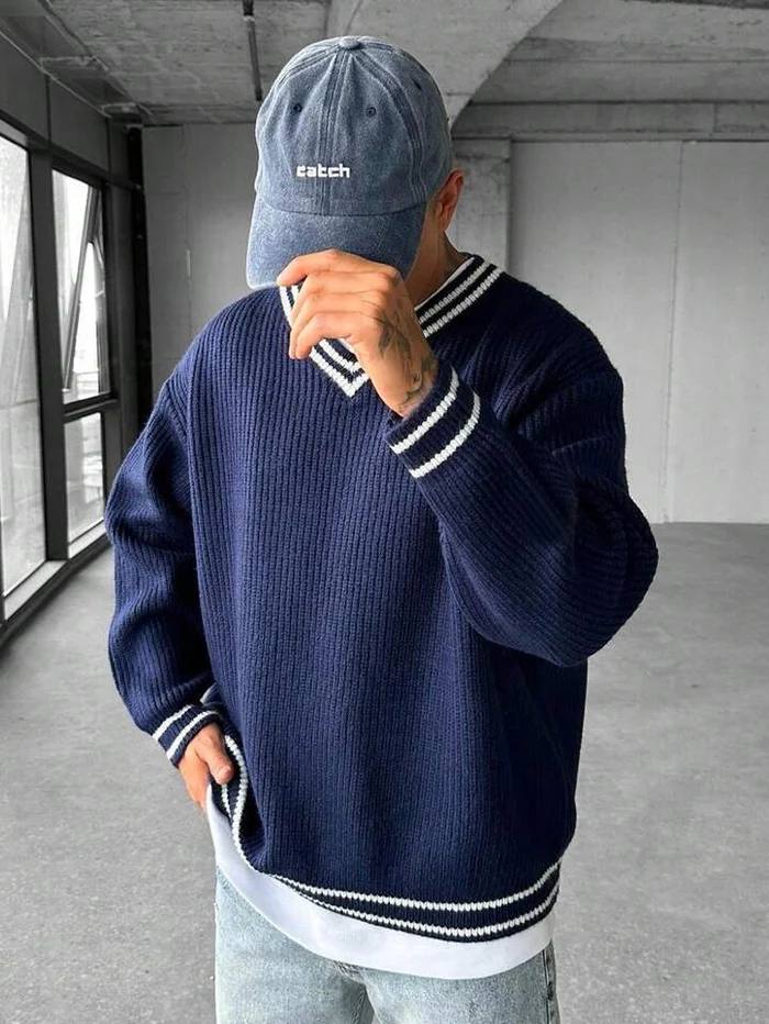 MAGLIONE CON SCOLLO A V